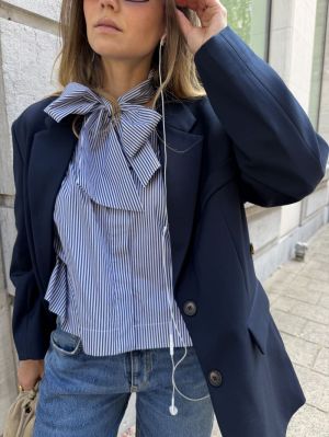 MITTELBLAU